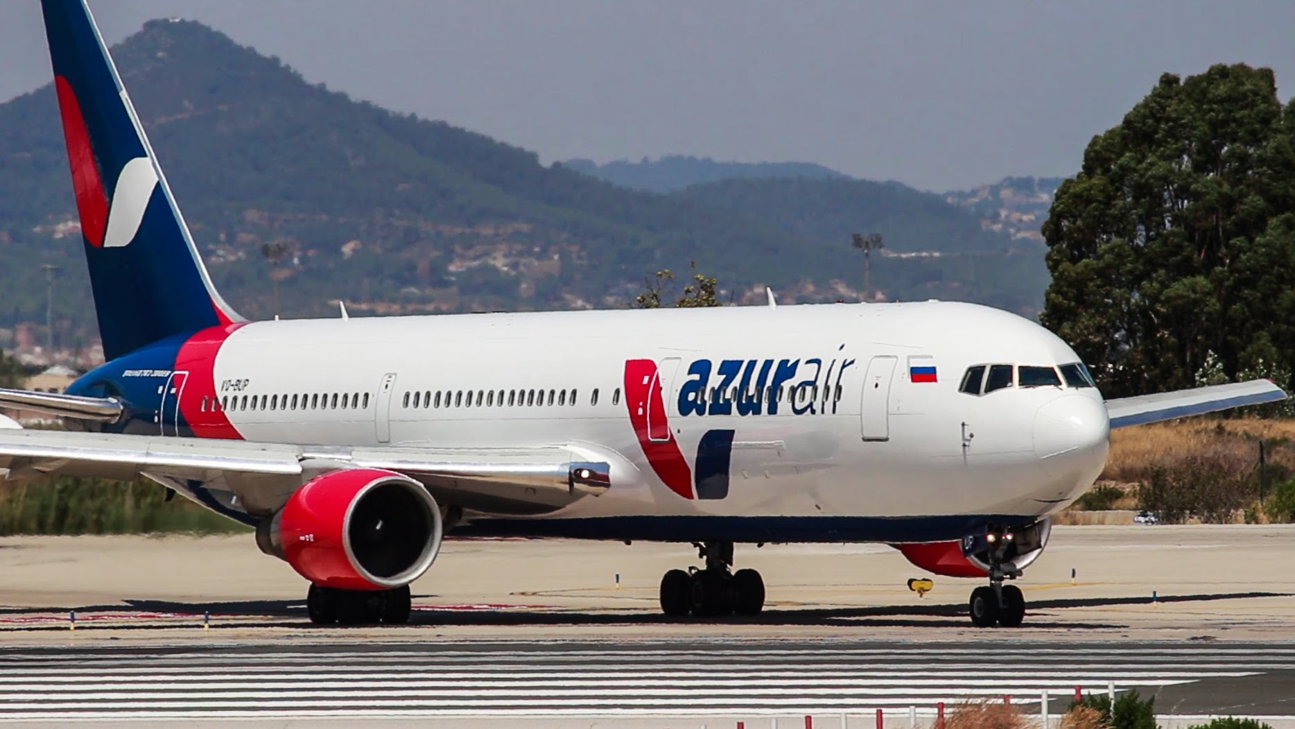 Компания azur. Азур Эйр самолеты. Самолёт авиакомпании Азур Эйр. 767 Азур. Azur Air чартер.